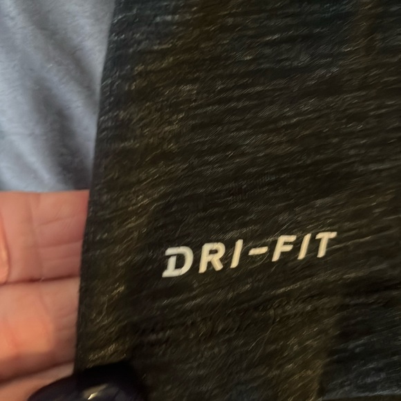 Nike swoosh Dri Fit Black with Orange Swoosh Size L Excellent preloved condition - Picture 4 of 4